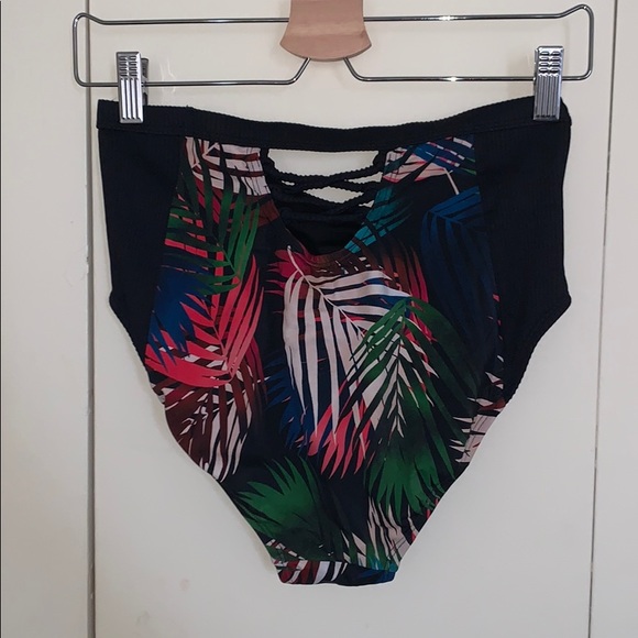 Tropical Bikini - Picture 4 of 5